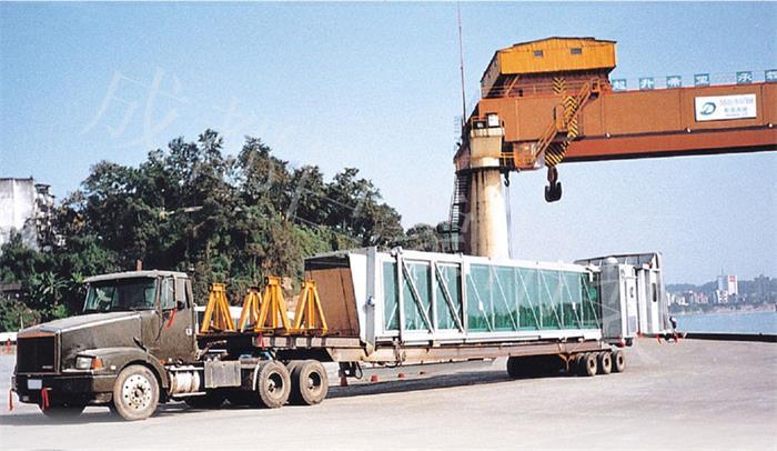 承運(yùn)綿陽機(jī)場飛機(jī)場通道.jpg 承運(yùn)綿陽機(jī)場飛機(jī)場通道.jpg