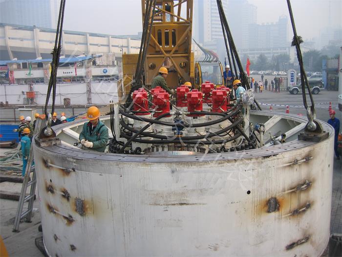盾構(gòu)機(jī)翻身12.jpg