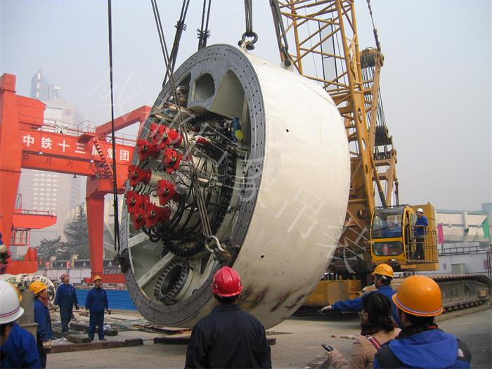盾構(gòu)機(jī)翻身14.jpg